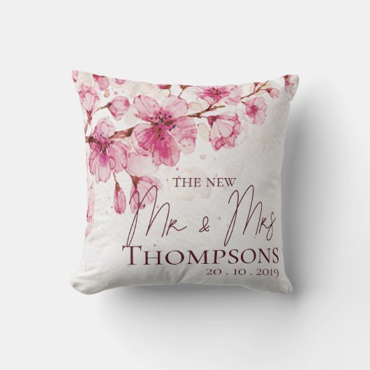 かわいいピンクの水彩花柄の新郎新婦 ウェディング クッション (正面)