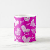 かわいいピンクの白い落書きハートとラブスクリプト コーヒーマグカップ (中央)