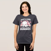 かわいいピンクの眠そうなうさぎ トライブレンドTシャツ (正面全面)