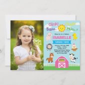 かわいいピンクの納屋周囲の庭農場の動物たちが誕生日の写真を撮る 招待状 (正面)