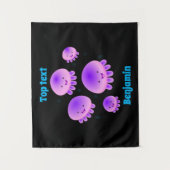 かわいいピンクの紫のクラゲのかわいい漫画 タペストリー (正面)