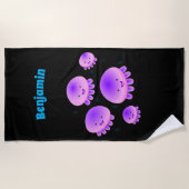 かわいいピンクの紫のクラゲのかわいい漫画 ビーチタオル (正面)