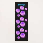 かわいいピンクの紫のクラゲのかわいい漫画 ヨガマット (裏面)