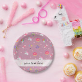 かわいいピンクの絵文字の一角猫が花の棒つきキャンデー ペーパープレート (パーティー)