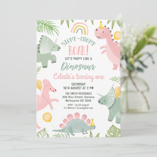 かわいいピンクの緑の女の子の恐竜1st誕生日 招待状 (スタンド正面)