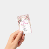 かわいいピンクの花の誕生日 バッジ (手持ち)