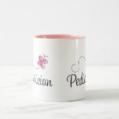 かわいいピンクの蝶小児科医 ツートーンマグカップ (中央)