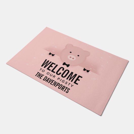 かわいいピンクの豚が私たちの豚小屋へようこそ ドアマット (アングル)