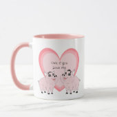 かわいいピンクの豚のカップル マグカップ (左)
