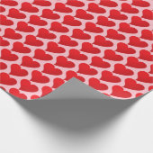 かわいいピンクの赤いハートパターモダンンのバレンタイン ラッピングペーパー (角)