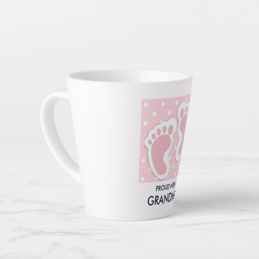 かわいいピンクの赤ちゃん女の子の足跡おばあちゃん誇りを持った カフェラテマグ (左アングル)