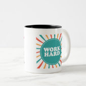 かわいいピンクの踊り猫 ツートーンマグカップ (正面右)