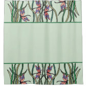 かわいいピンクの青トンボと緑葉の シャワーカーテン (正面)