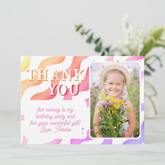かわいいピンクの黄色の波ガールフォト誕生日 サンキューカード (スタンド正面)