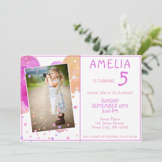 かわいいピンクガーリーの泡キッドの写真誕生日 招待状 (スタンド正面)