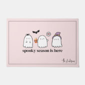 かわいいピンクフレンドリー幽霊のシ不気味ーズ ドアマット (正面)