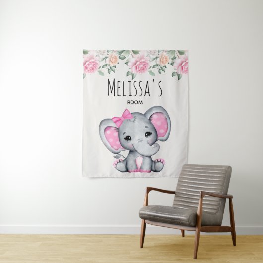 かわいいピンクベビーゾウとバラルーム タペストリー (インサイチュ)