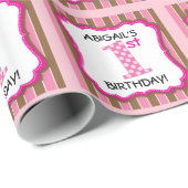 かわいいピンク及びパーソナライズなブラウンの女の子の第1誕生日 ラッピングペーパー (ロールコーナー)