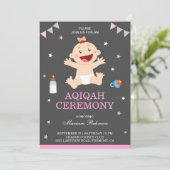 かわいいピンク幸せな赤ちゃん女の子Aqiqah 招待状 (スタンド正面)