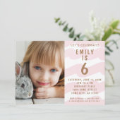 かわいいピンク波の水色ガールフォト誕生日 招待状 (スタンド正面)