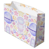 かわいいピンク色の宇宙宇宙飛行士誕生日 ラージペーパーバッグ (裏面アングル)