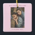 かわいいピンク2枚の写真スノーフォール最高のフレンズの写真 セラミックオーナメント<br><div class="desc">ミニマルな可愛いピンク最高のの2つの写真の降雪Photo Christmas Ceramicオーナメントはパーソナライズされた、白いノイズのフィルムヴィンテージオーバーレイとスノーフレークのフレームに写真(正方形、風景やポートレート、水平や垂直)を搭載した写真を再現していますカスタマイズと、休日の名前とオーナメントsansフォント、セラミックフォントのののののの色ををを完全カスタマイズ。</div>