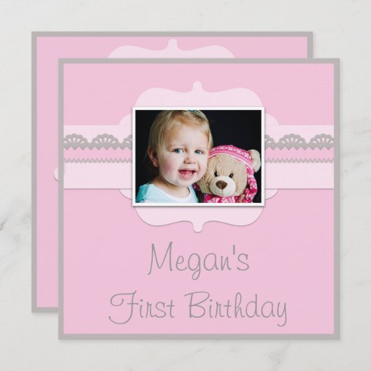 かわいいピンク&グレーのベビー1歳の誕生日に写真を追加 招待状 (正面/裏面)