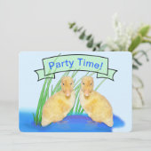 かわいいファジーイエローアクリングスチャイルドーズ誕生日 招待状 (スタンド正面)