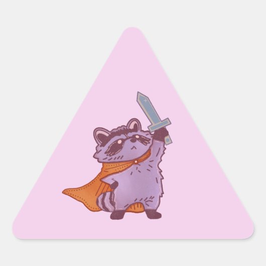 かわいいファンタジーのアライグマ戦士、剣とマント付き 三角形シール (正面)