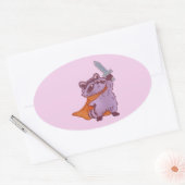 かわいいファンタジーのアライグマ戦士、剣とマント付き 楕円形シール (封筒)