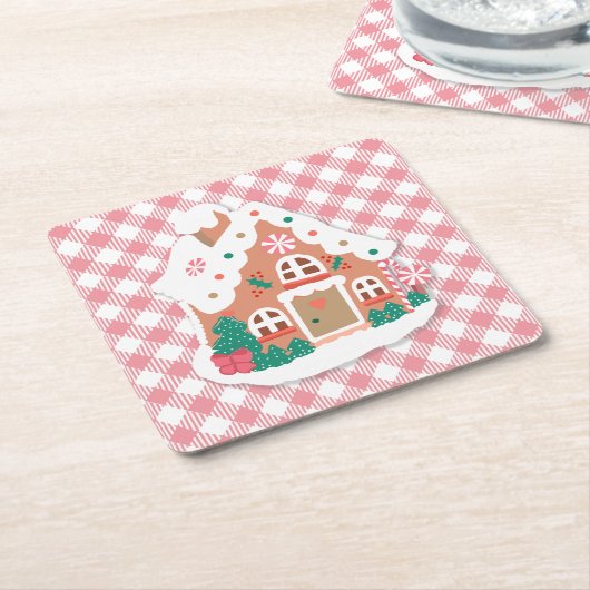 かわいいフェスティバルスノーウィーピンクジンガーブレッドハウスジンガム スクエアペーパーコースター (アングル)