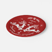 かわいいフェスティブスカンジナビアの赤と白のクリスマスツリーの鹿 ペーパープレート (アングル)