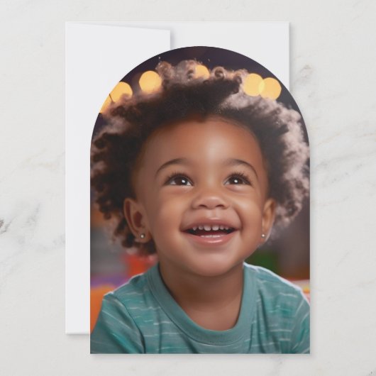 かわいいフォトベリーファースト誕生日アーチ 招待状 (裏面)