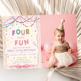 かわいいフォーエバー楽しい4歳の誕生日パーティーの写真 招待状