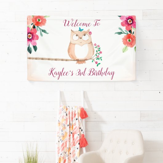 かわいいフクロウおよびピンクの花の誕生日 横断幕 (インサイチュ)