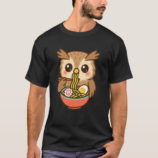 かわいいフクロウがラーメンを食べる カワイイ ラーメン大好き アート Tシャツ (正面)