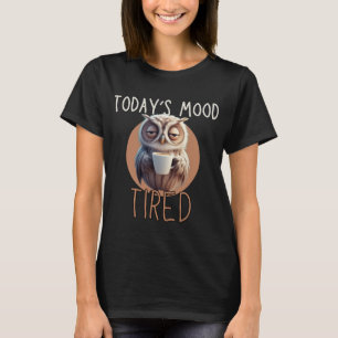 かわいいフクロウが疲れた女性をユーモア Tシャツ