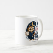 かわいいフクロウの夜勤看護師イラスト コーヒーマグカップ (正面右)