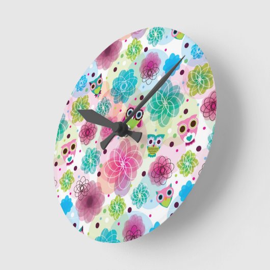 かわいいフクロウの背景パターン ラウンド壁時計 (傾斜)