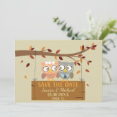 かわいいフクロウの表と裏の結婚式の「save the date」カード 招待状 (スタンド正面)