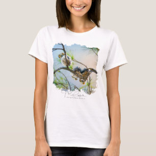 かわいいフクロウの赤ちゃんと木の枝 野生 Tシャツ