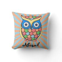 かわいいフクロウは部屋をからかいます