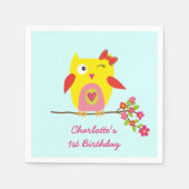 かわいいフクロウイエローピンクの花パーソナライズされた誕生日 スタンダードカクテルナプキン (正面)