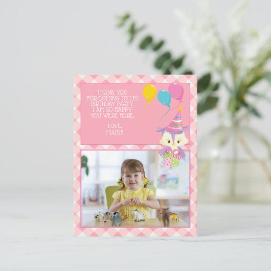 かわいいフクロウピンクギンガムチャイルド誕生日ありがとう ポストカード (スタンド正面)
