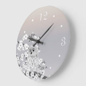 かわいいフクロウベージュたうえ白い数字 ラージ壁時計 (傾斜)