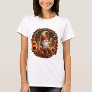 かわいいフクロウ付きカボチャ上の可愛い秋のノーム Tシャツ