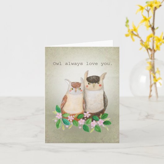 かわいいフクロウ夫婦ウッドランド動物のプンおもしろいラブ カード (黄色い花)