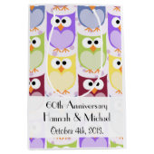 かわいいフクロウ柄フクロウカラフルズ記念日 ミディアムペーパーバッグ (正面)