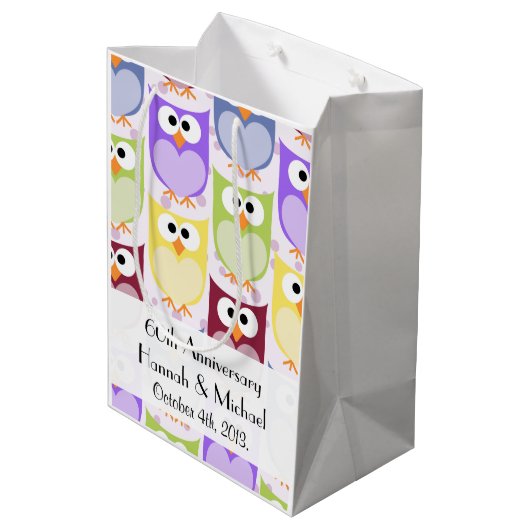 かわいいフクロウ柄フクロウカラフルズ記念日 ミディアムペーパーバッグ (裏面アングル)