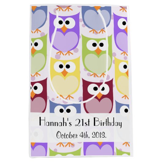 かわいいフクロウ柄フクロウカラフルズ誕生日 ミディアムペーパーバッグ (正面)